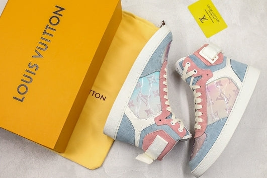 Les sneakers Louis Vuitton Femme représentent l’équilibre parfait entre l’élégance emblématique et l’innovation stylistique.