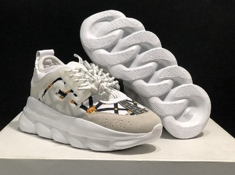 les sneakers Versace Femme sont un témoignage de l'engagement de Versace à combiner style et extravagance. Exceptionnel