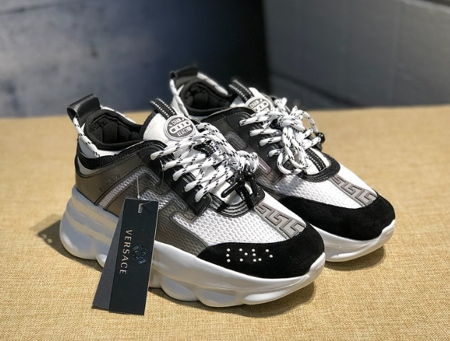 les sneakers Versace Femme sont un témoignage de l'engagement de Versace à combiner style et extravagance. Exceptionnel
