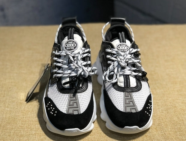 les sneakers Versace Femme sont un témoignage de l'engagement de Versace à combiner style et extravagance. Exceptionnel