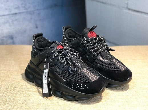 les sneakers Versace Femme sont un témoignage de l'engagement de Versace à combiner style et extravagance. Exceptionnel