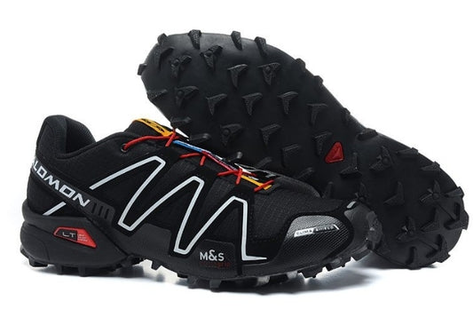 Les baskets Salomon Speed Cross III 1 Femme sont un témoignage de l'engagement de Salomon à combiner style et innovation.