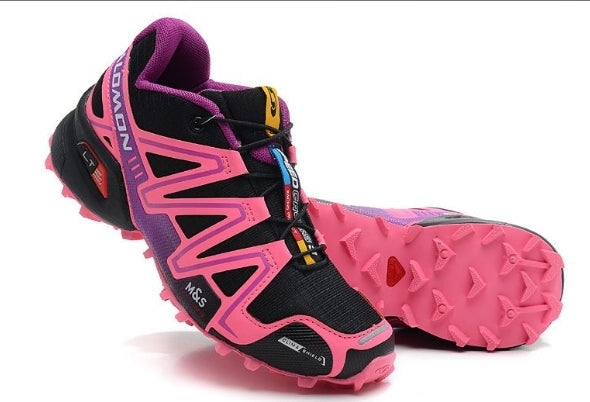 Les baskets Salomon Speed Cross III 1 Femme sont un témoignage de l'engagement de Salomon à combiner style et innovation.