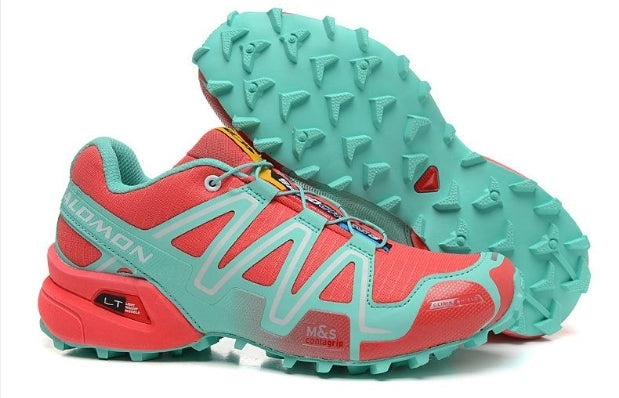 Les baskets Salomon Speed Cross III 1 Femme sont un témoignage de l'engagement de Salomon à combiner style et innovation.