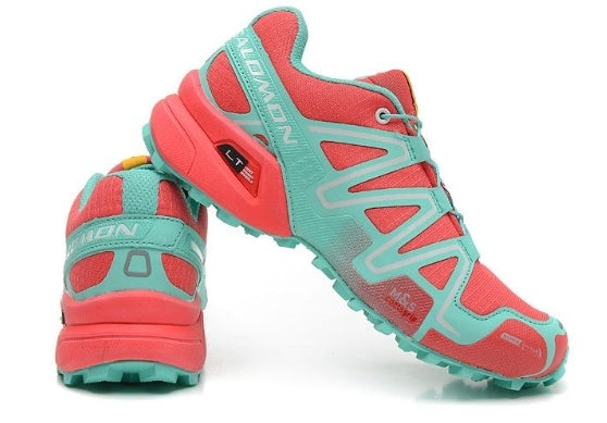 Les baskets Salomon Speed Cross III 1 Femme sont un témoignage de l'engagement de Salomon à combiner style et innovation.