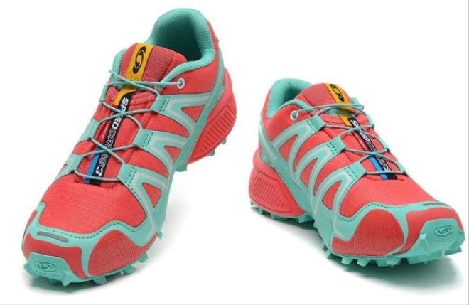 Les baskets Salomon Speed Cross III 1 Femme sont un témoignage de l'engagement de Salomon à combiner style et innovation.