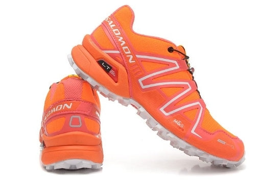 Les baskets Salomon Speed Cross III 1 Femme sont un témoignage de l'engagement de Salomon à combiner style et innovation.