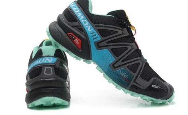 Les baskets Salomon Speed Cross III 1 Femme sont un témoignage de l'engagement de Salomon à combiner style et innovation.