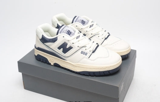 Les baskets New Balance Femme se démarquent par leur esthétique moderne et intemporelle, ainsi que par leur héritage sportif emblématique.