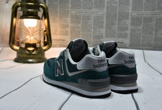 Les baskets New Balance Femme se démarquent par leur esthétique moderne et intemporelle, ainsi que par leur héritage sportif emblématique.