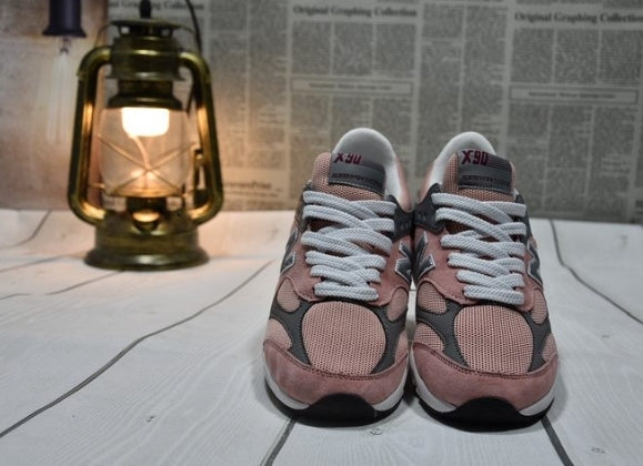 Les baskets New Balance Femme se démarquent par leur esthétique moderne et intemporelle, ainsi que par leur héritage sportif emblématique.