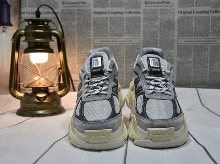 Les baskets New Balance Femme se démarquent par leur esthétique moderne et intemporelle, ainsi que par leur héritage sportif emblématique.