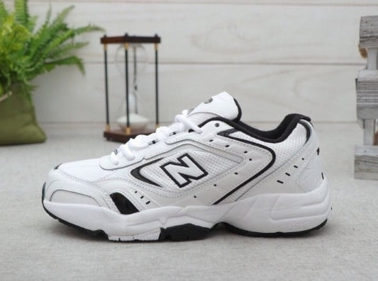 Les baskets New Balance Femme se démarquent par leur esthétique moderne et intemporelle, ainsi que par leur héritage sportif emblématique.