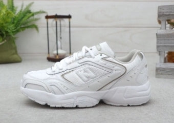Les baskets New Balance Femme se démarquent par leur esthétique moderne et intemporelle, ainsi que par leur héritage sportif emblématique.