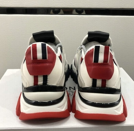 les sneakers Moncler Low Femme sont un témoignage de l'engagement de Moncler à combiner style et performance. Exceptionnel