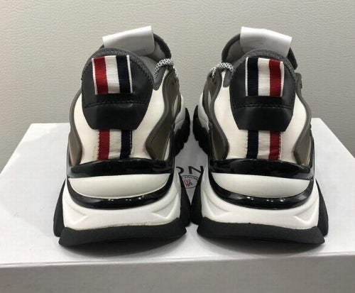 les sneakers Moncler Low Femme sont un témoignage de l'engagement de Moncler à combiner style et performance. Exceptionnel