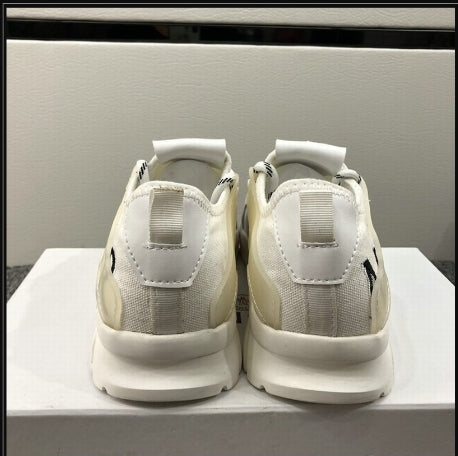 les sneakers Moncler Low Femme sont un témoignage de l'engagement de Moncler à combiner style et performance. Exceptionnel