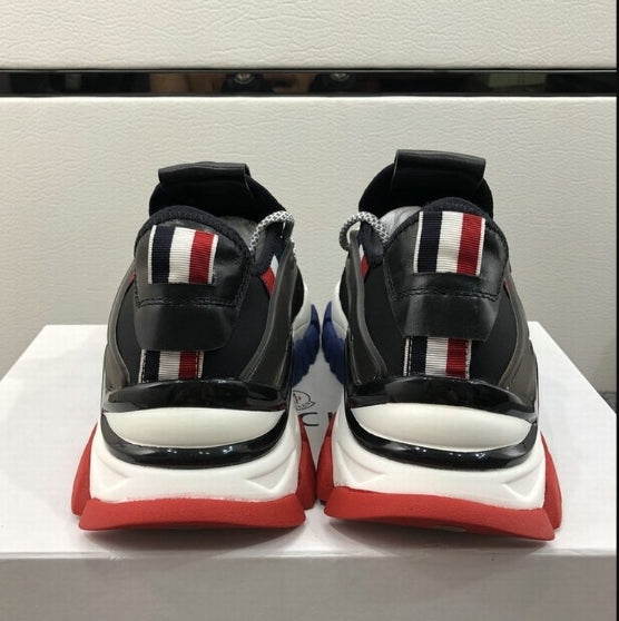 les sneakers Moncler Low Femme sont un témoignage de l'engagement de Moncler à combiner style et performance. Exceptionnel