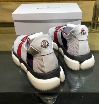les sneakers Moncler Low Femme sont un témoignage de l'engagement de Moncler à combiner style et performance. Exceptionnel
