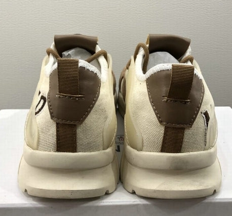 les sneakers Moncler Low Femme sont un témoignage de l'engagement de Moncler à combiner style et performance. Exceptionnel