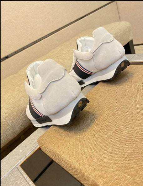 les chaussures Moncler Low Femme sont un témoignage de l'engagement de Moncler à combiner style et performance. Exceptionnel