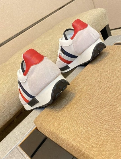 les sneakers Moncler Low Femme sont un témoignage de l'engagement de Moncler à combiner style et performance. Exceptionnel