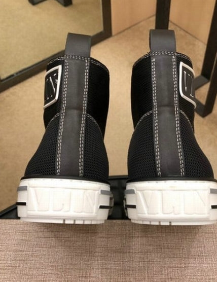 les chaussures Valentino Low Femme sont un témoignage de l'engagement de Valentino à combiner style et sophistication.