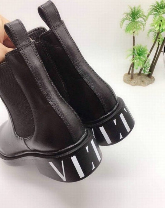 les chaussures Valentino Low Femme sont un témoignage de l'engagement de Valentino à combiner style et sophistication.