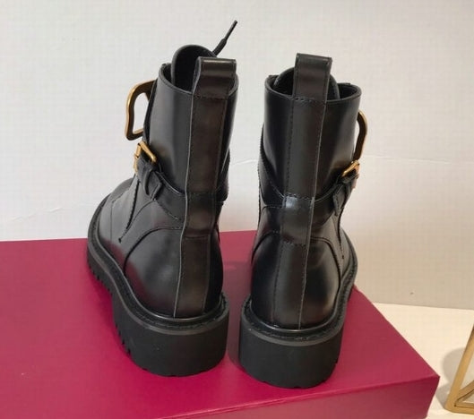 les chaussures Valentino Low Femme sont un témoignage de l'engagement de Valentino à combiner style et sophistication.