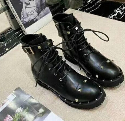 les chaussures Valentino Low Femme sont un témoignage de l'engagement de Valentino à combiner style et sophistication.