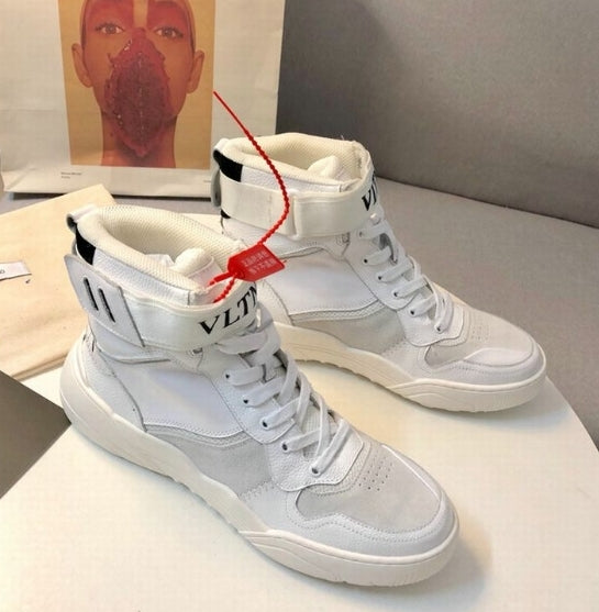 les chaussures Valentino Low Femme sont un témoignage de l'engagement de Valentino à combiner style et sophistication.