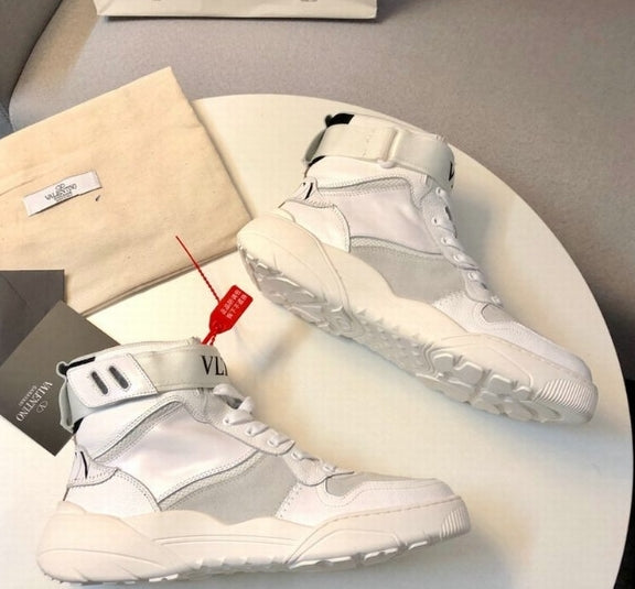 les chaussures Valentino Low Femme sont un témoignage de l'engagement de Valentino à combiner style et sophistication.