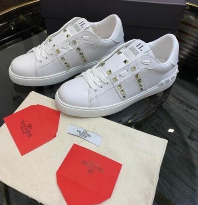 les chaussures Valentino Low Femme sont un témoignage de l'engagement de Valentino à combiner style et sophistication.