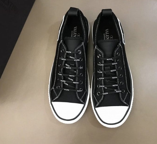 les chaussures Valentino Low Femme sont un témoignage de l'engagement de Valentino à combiner style et sophistication.