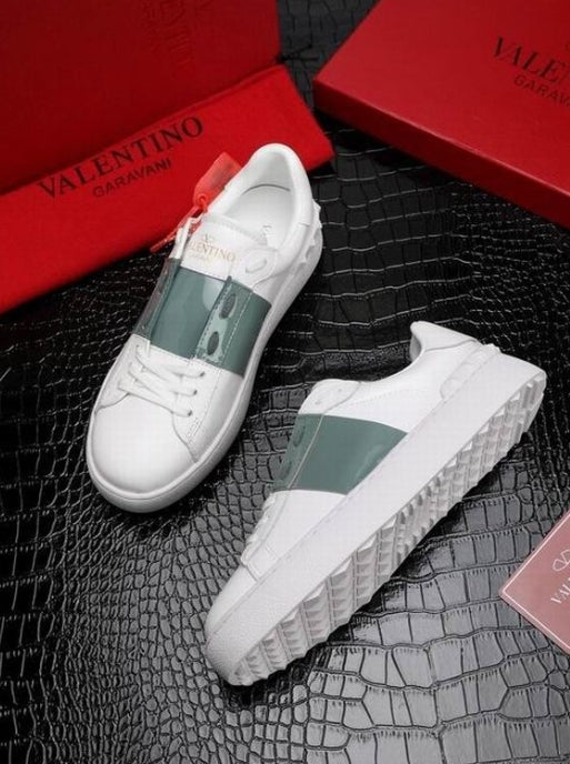 les chaussures Valentino Low Femme sont un témoignage de l'engagement de Valentino à combiner style et sophistication.