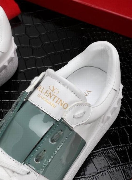 les chaussures Valentino Low Femme sont un témoignage de l'engagement de Valentino à combiner style et sophistication.