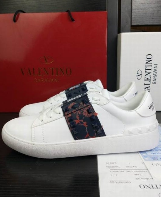 les chaussures Valentino Low Femme sont un témoignage de l'engagement de Valentino à combiner style et sophistication.