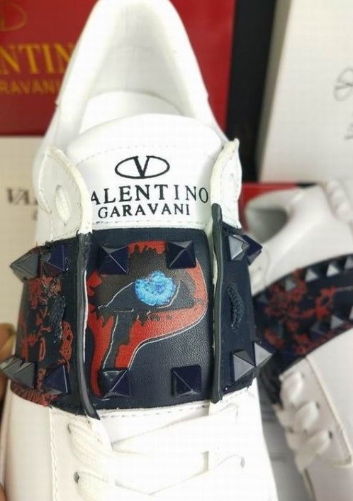 les chaussures Valentino Low Femme sont un témoignage de l'engagement de Valentino à combiner style et sophistication.