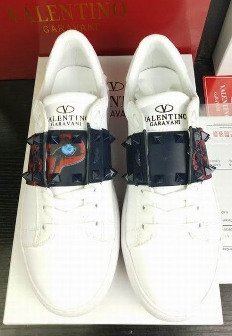 les chaussures Valentino Low Femme sont un témoignage de l'engagement de Valentino à combiner style et sophistication.