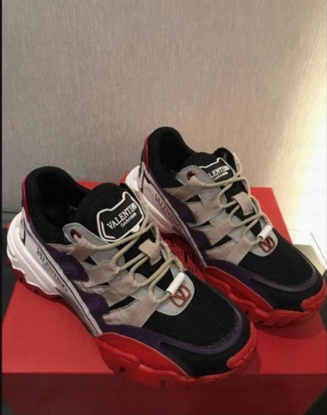 les chaussures Valentino Low Femme sont un témoignage de l'engagement de Valentino à combiner style et sophistication.