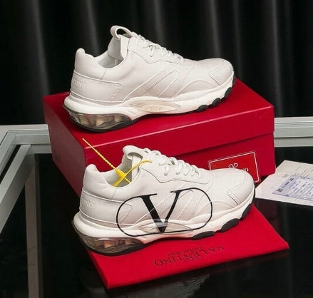 les chaussures Valentino Low Femme sont un témoignage de l'engagement de Valentino à combiner style et sophistication.