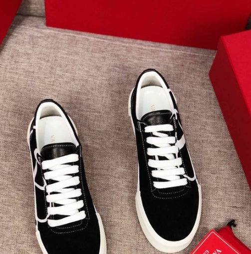 les chaussures Valentino Low Femme sont un témoignage de l'engagement de Valentino à combiner style et sophistication.