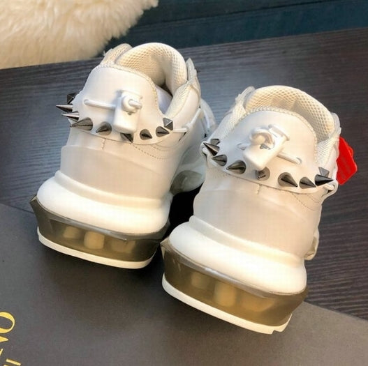 les chaussures Valentino Low Femme sont un témoignage de l'engagement de Valentino à combiner style et sophistication.