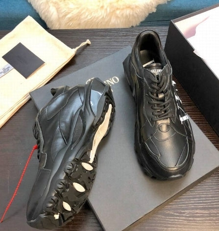 les chaussures Valentino Low Femme sont un témoignage de l'engagement de Valentino à combiner style et sophistication.