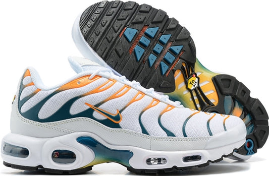 Nike Air Max Plus
Hiking White Kumquat Marina (GS)
