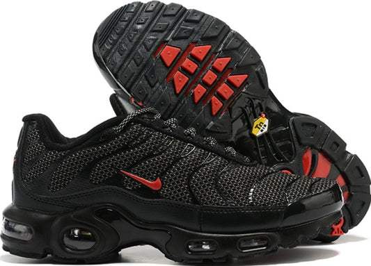 baskets Nike Air Max Plus Metal Mesh Black Red