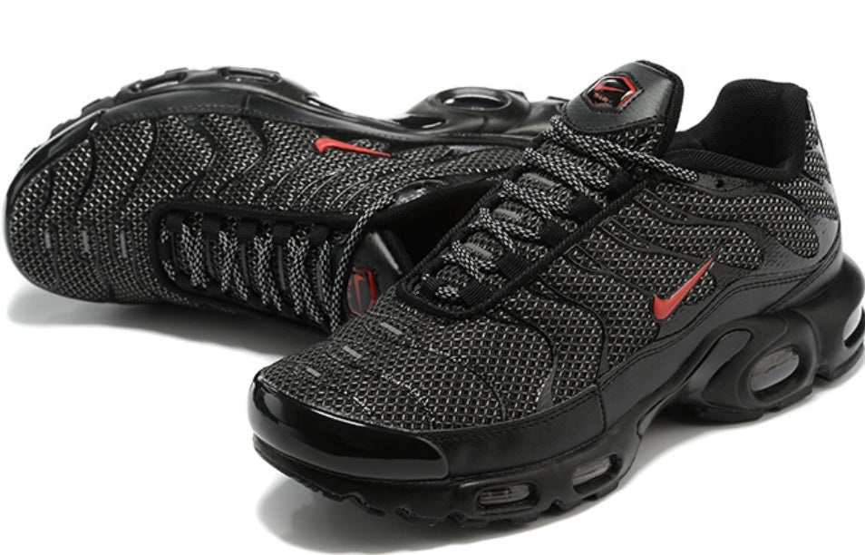 baskets Nike Air Max Plus Metal Mesh Black Red