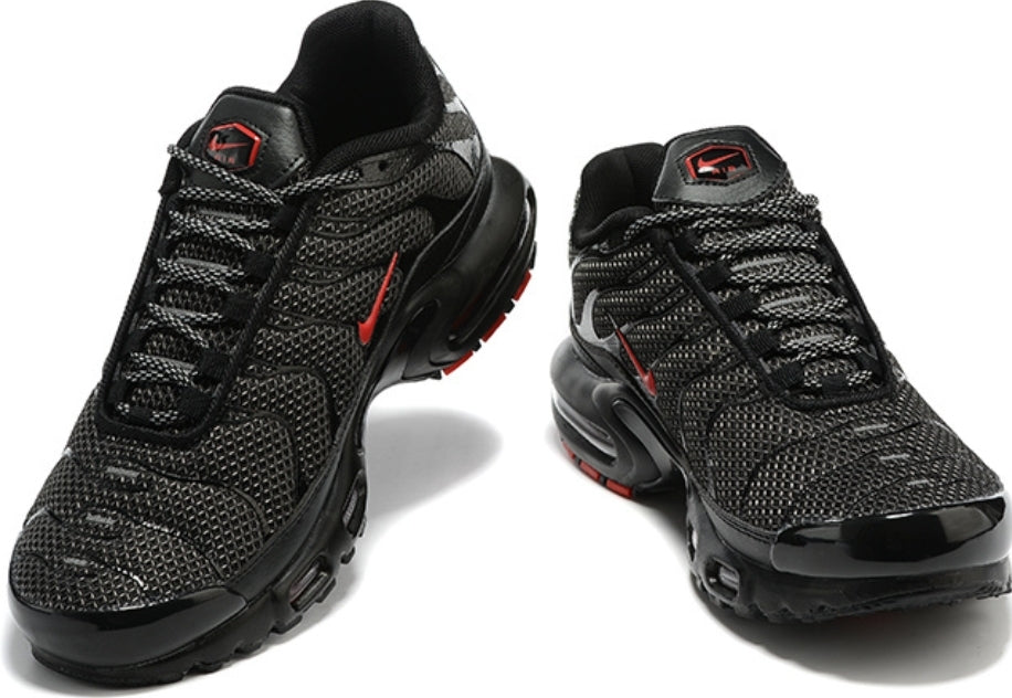 baskets Nike Air Max Plus Metal Mesh Black Red