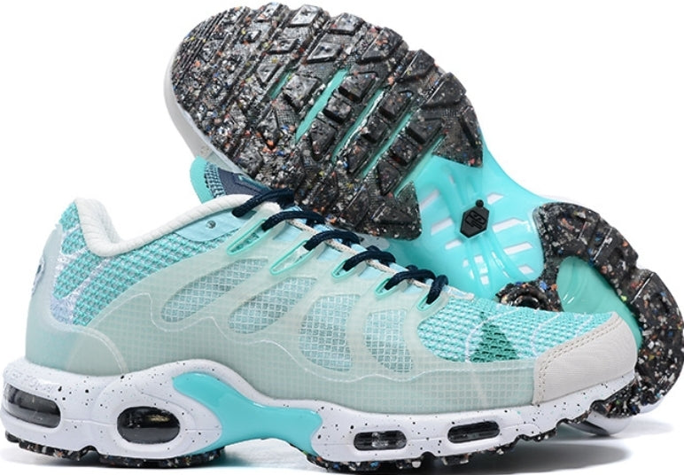 Les baskets Nike TN Air Max Terrascape Plus offrent un style polyvalent et une performance robuste.
design distinctif.pas cher. Le moins cher.