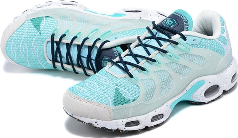 Les baskets Nike TN Air Max Terrascape Plus offrent un style polyvalent et une performance robuste.
design distinctif.pas cher. Le moins cher.